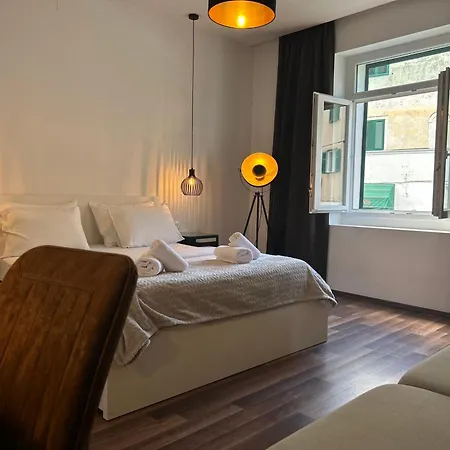 Apartament Marton & Martinis Superior - Spacious One-room - Excellent Location Within Walking Distance Of Diocletian's Palace And Bacvice - The Restaurants Within Walking Distance - Buralux Split