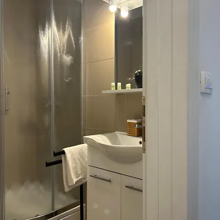 Apartament Marton & Martinis Superior - Spacious One-room - Excellent Location Within Walking Distance Of Diocletian's Palace And Bacvice - The Restaurants Within Walking Distance - Buralux