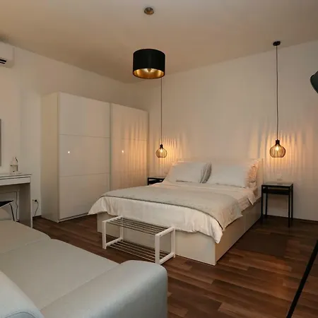 Apartament Marton & Martinis Superior - Spacious One-room - Excellent Location Within Walking Distance Of Diocletian's Palace And Bacvice - The Restaurants Within Walking Distance - Buralux *