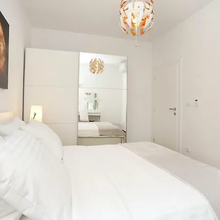 Apartament Marton & Martinis Superior - Spacious One-room - Excellent Location Within Walking Distance Of Diocletian's Palace And Bacvice - The Restaurants Within Walking Distance - Buralux
