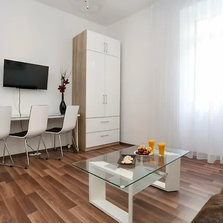 Marton & Martinis Superior - Spacious One-room - Excellent Location Within Walking Distance Of Diocletian's Palace And Bacvice - The Restaurants Within Walking Distance - Buralux Apartament Split