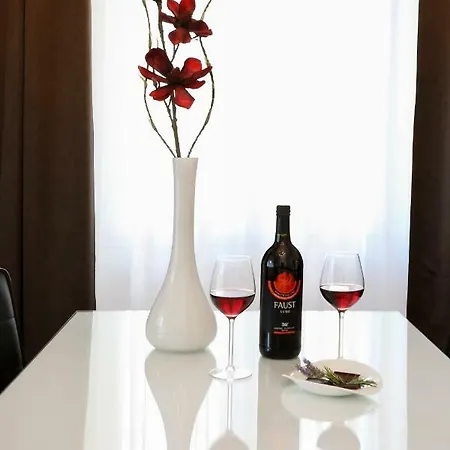 Marton & Martinis Superior - Spacious One-room - Excellent Location Within Walking Distance Of Diocletian's Palace And Bacvice - The Restaurants Within Walking Distance - Buralux