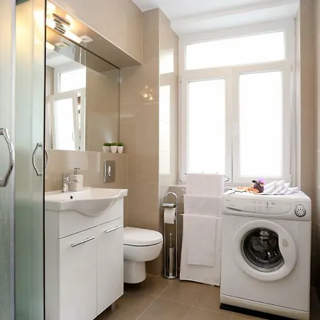Apartment Marton & Martinis Superior - Spacious One-room - Excellent Location Within Walking Distance Of Diocletian's Palace And Bacvice - The Restaurants Within Walking Distance - Buralux *
