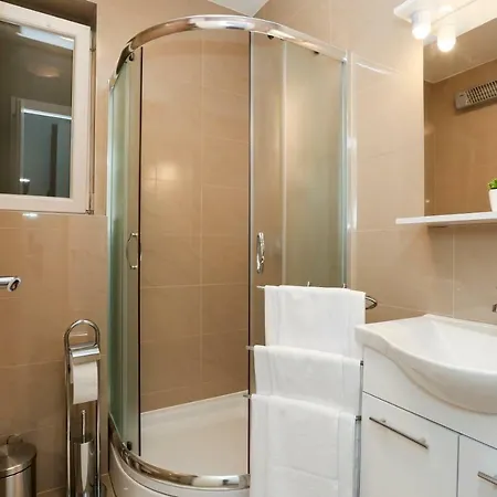 Marton & Martinis Superior - Spacious One-room - Excellent Location Within Walking Distance Of Diocletian's Palace And Bacvice - The Restaurants Within Walking Distance - Buralux Apartman *