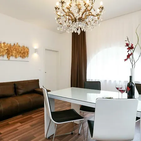 Marton & Martinis Superior - Spacious One-room - Excellent Location Within Walking Distance Of Diocletian's Palace And Bacvice - The Restaurants Within Walking Distance - Buralux * Split