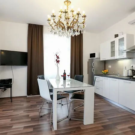 Marton & Martinis Superior - Spacious One-room - Excellent Location Within Walking Distance Of Diocletian's Palace And Bacvice - The Restaurants Within Walking Distance - Buralux Split