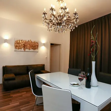 Apartment Marton & Martinis Superior - Spacious One-room - Excellent Location Within Walking Distance Of Diocletian's Palace And Bacvice - The Restaurants Within Walking Distance - Buralux Split