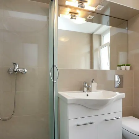Apartment Marton & Martinis Superior - Spacious One-room - Excellent Location Within Walking Distance Of Diocletian's Palace And Bacvice - The Restaurants Within Walking Distance - Buralux Split