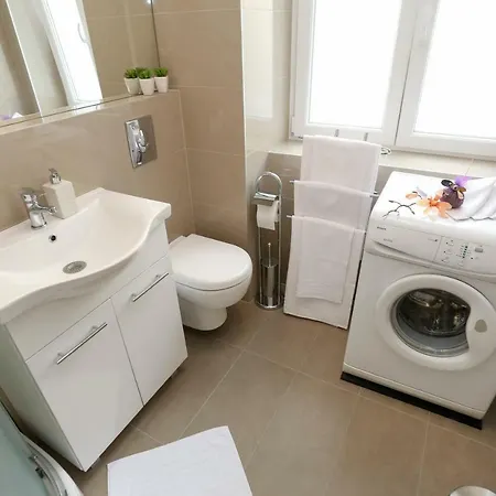 Marton & Martinis Superior - Spacious One-room - Excellent Location Within Walking Distance Of Diocletian's Palace And Bacvice - The Restaurants Within Walking Distance - Buralux Apartment *