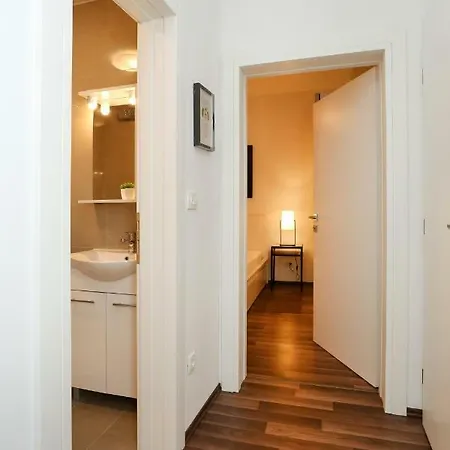 Marton & Martinis Superior - Spacious One-room - Excellent Location Within Walking Distance Of Diocletian's Palace And Bacvice - The Restaurants Within Walking Distance - Buralux Apartment *