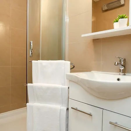 Marton & Martinis Superior - Spacious One-room - Excellent Location Within Walking Distance Of Diocletian's Palace And Bacvice - The Restaurants Within Walking Distance - Buralux