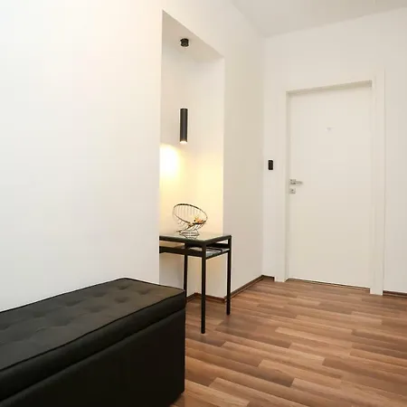 Apartment Marton & Martinis Superior - Spacious One-room - Excellent Location Within Walking Distance Of Diocletian's Palace And Bacvice - The Restaurants Within Walking Distance - Buralux