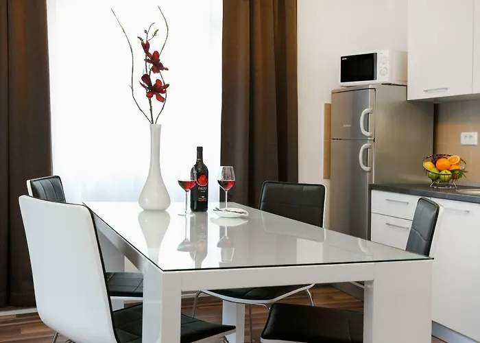 Marton & Martinis Superior - Spacious One-room - Excellent Location Within Walking Distance Of Diocletian's Palace And Bacvice - The Restaurants Within Walking Distance Apartment Split