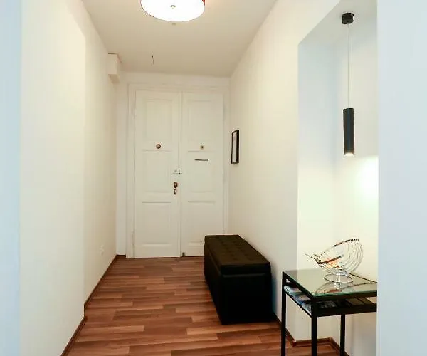 Apartment Marton & Martinis Superior - Spacious One-room - Excellent Location Within Walking Distance Of Diocletian's Palace And Bacvice - The Restaurants Within Walking Distance *