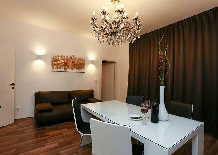 Apartment Marton & Martinis Superior - Spacious One-room - Excellent Location Within Walking Distance Of Diocletian's Palace And Bacvice - The Restaurants Within Walking Distance Split