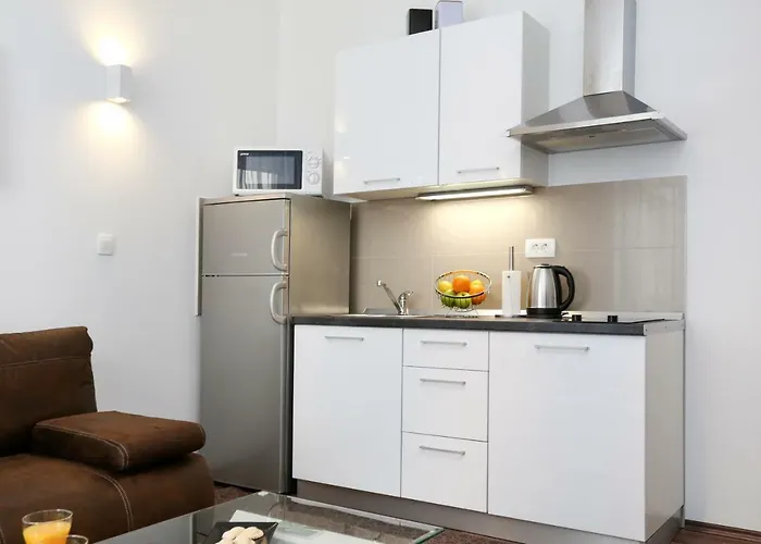 Marton & Martinis Superior - Spacious One-room - Excellent Location Within Walking Distance Of Diocletian's Palace And Bacvice - The Restaurants Within Walking Distance Split