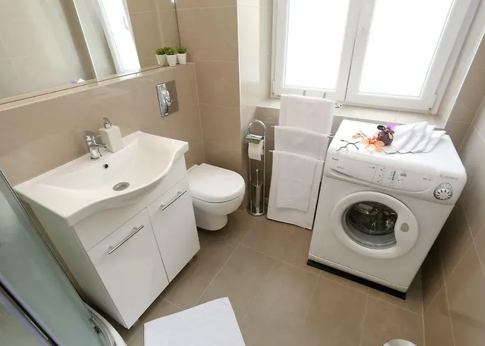 Marton & Martinis Superior - Spacious One-room - Excellent Location Within Walking Distance Of Diocletian's Palace And Bacvice - The Restaurants Within Walking Distance Apartment *