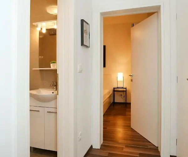 Marton & Martinis Superior - Spacious One-room - Excellent Location Within Walking Distance Of Diocletian's Palace And Bacvice - The Restaurants Within Walking Distance Apartment *