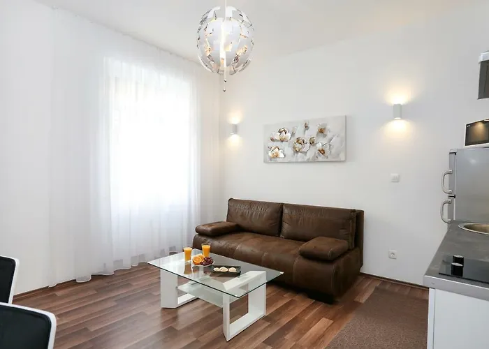 Marton & Martinis Superior - Spacious One-room - Excellent Location Within Walking Distance Of Diocletian's Palace And Bacvice - The Restaurants Within Walking Distance *