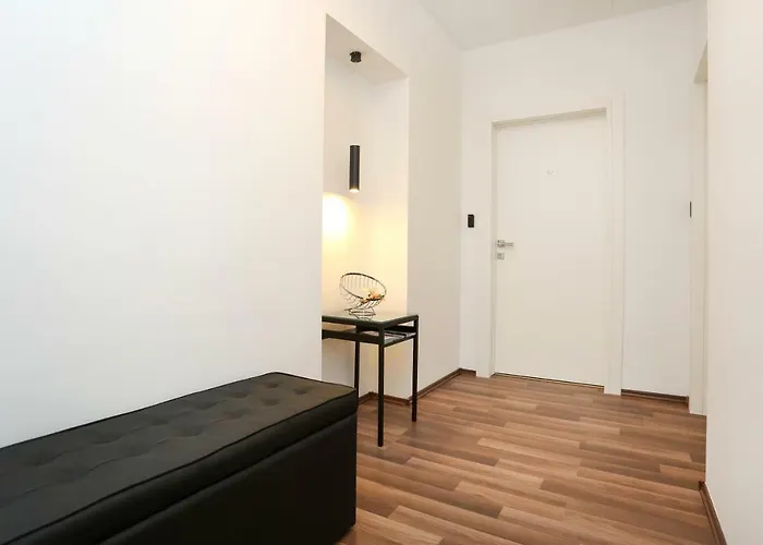 Apartment Marton & Martinis Superior - Spacious One-room - Excellent Location Within Walking Distance Of Diocletian's Palace And Bacvice - The Restaurants Within Walking Distance